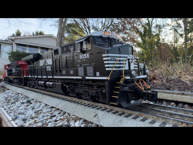 RUNNING THE LIONEL NS LEGACY ES44AC ON THE GARDEN RAILWAY