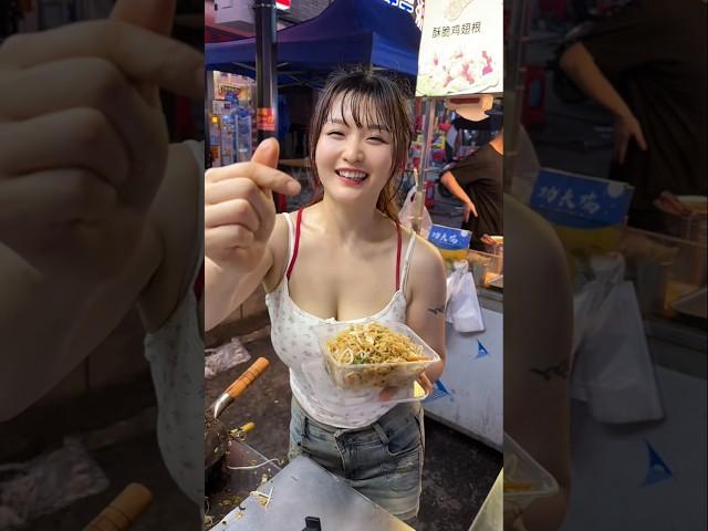 Guangzhou Urban Village, China,A beautiful and lovely girl#chinastreet #travel #streetfood