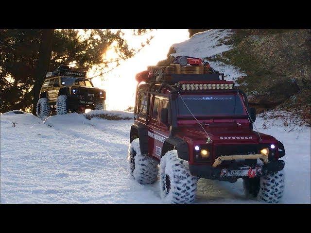 Traxxas TRX-4 vs Axial SCX10 II Cherokee Rock Crawling_#1