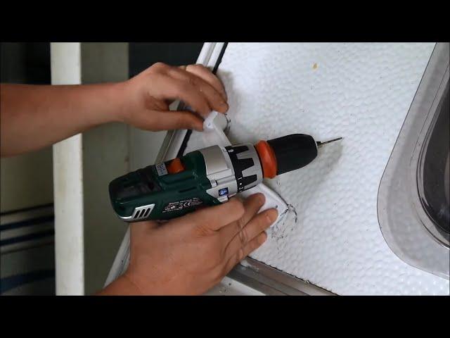 Tutorial Sostituire maniglie caravan fai da te (Tutorial how to DIY Replace caravan front handle)