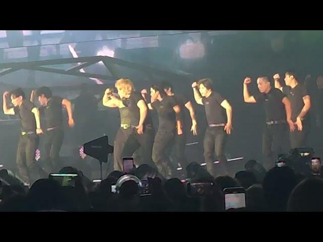 stray kids dominate concert 0901 - changing solo - ultra