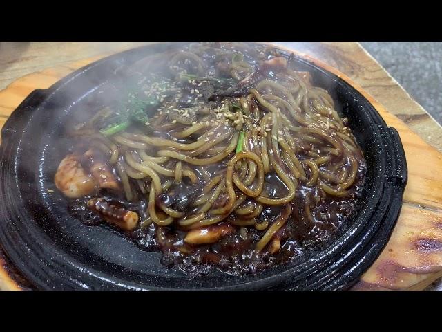 해물철판짜장(Seafood Black Noodle)