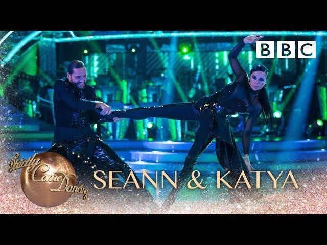 Seann Walsh & Katya Jones Paso Doble to 'Matrix Theme' - BBC Strictly 2018