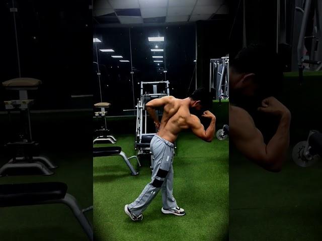 back pose #fitness #gym #workout #fitnessmotivation #fit #motivation #bodybuilding #training#shorts