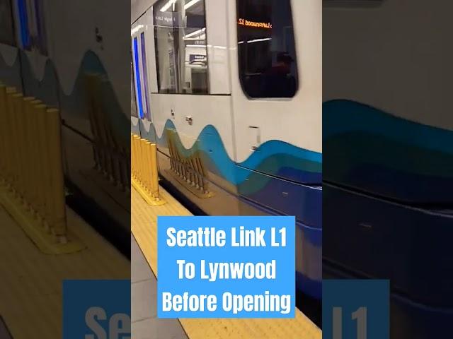 Seattle Link heading to Lynwood, no passengers