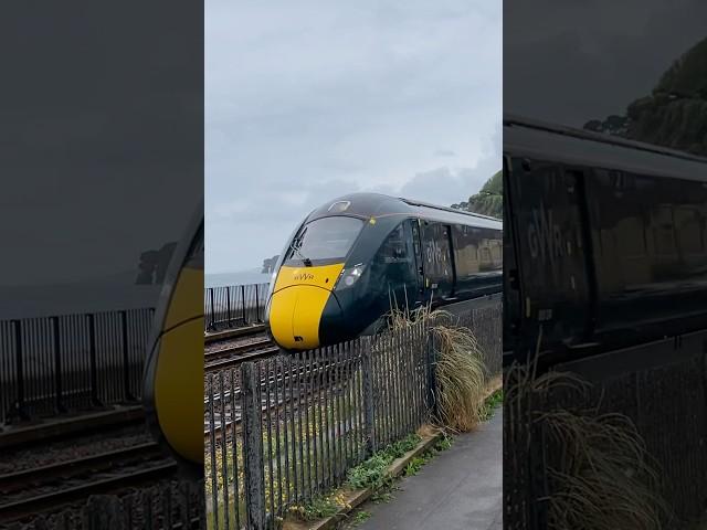 GWR class 800 clatters down marine parade with a nice two tone- Penzance-Exeter St David’s 800 024