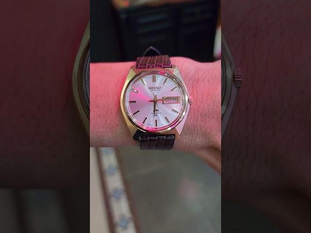 seiko lm sgp 5606/7000 hàng đẹp sắc nét zin nguyên bản giá 5tr5...liên hệ: 0915184140 (zalo).