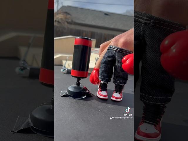 FINGER BOXING (Take Out Your Stress) #fingerboard #lcboards #fingerboarding #skate #boxing #scooter