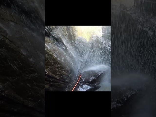 It's tha Crack!! Dropping Big Crack Canyon, Oxley Wild Rivers, Armidale Australia