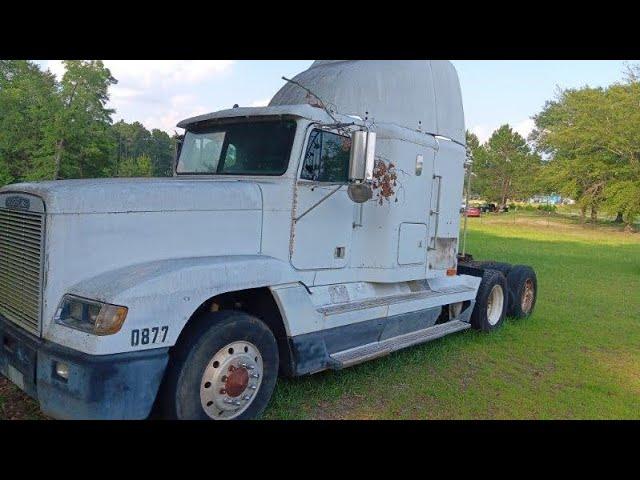 Bought a 1995 Freightliner FLD/ Friendly competition/$0 revenue this week