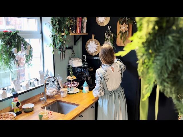 Fairytale Cottage: Christmas Decorating Ideas 2024 (Pt 2) Hot Cocoa Bar  Cinematic Christmas Vlog