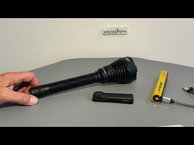 Nitecore MH40 Pro 3500 Lumen Such- und Jagd Taschenlampe mit 1300 m Reichweite mit Night Beamshots