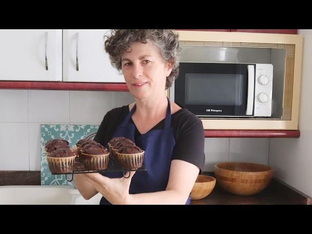 Magdalenas de chocolate caseras en 5 minutos, super esponjosas y fáciles de hacer