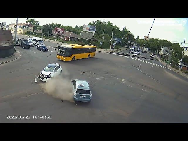 Відеодобірка ДТП, що сталися в Житомирі у травні - Житомир.info