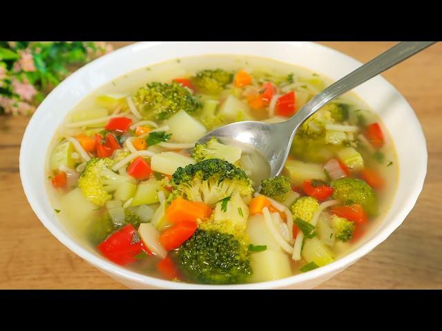 I want to make this broccoli soup every day! Healthy vegetable soup in 30 minutes!