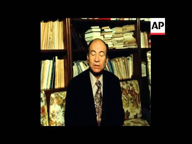 SYND 14 12 77 INTERVIEW IN CAIRO WITH LEFTIST LEADER KHALED MOHIEDDIN ABOUT MIDDLE EAST PEACE PROCES