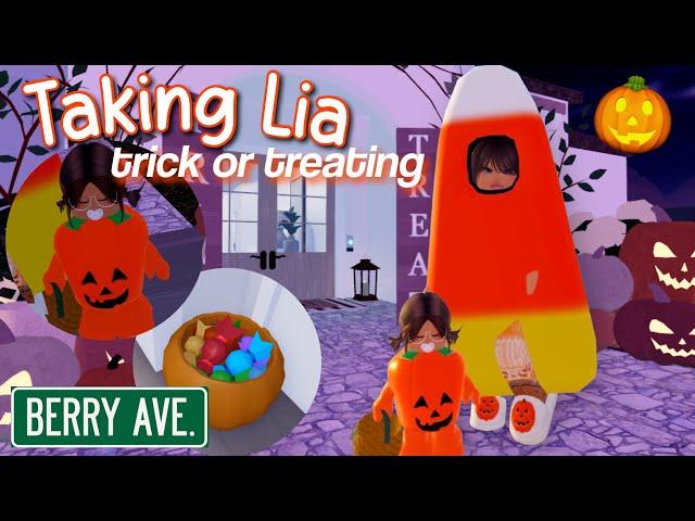 Taking Lia Trick or Treating! | Halloween Party | Roblox Berry Avenue Roleplay