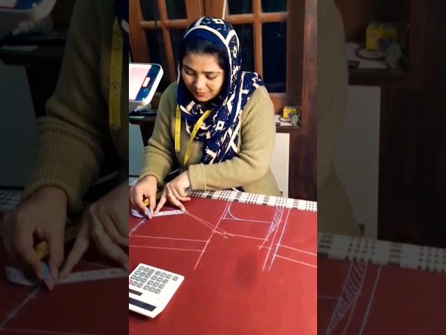 One Tuck Blouse Cutting/Blouse Cutting #shahnaz #blouse #princecutblouse #reel #blousecutting