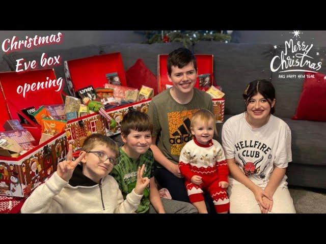 CHRISTMAS EVE| OPENING OUR CHRISTMAS EVE BOXES AND PRESENTS