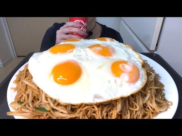 【ASMR 咀嚼音】焼きそば！stir-fried noodles with sauce！