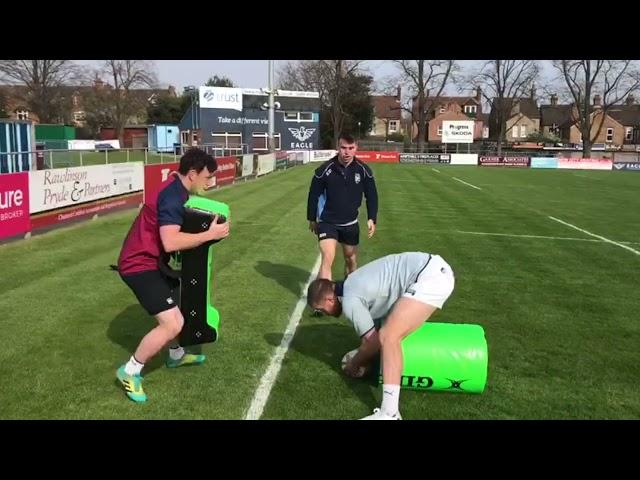 Bedford Blues shows us a  rugby drill to help practise the breakdown