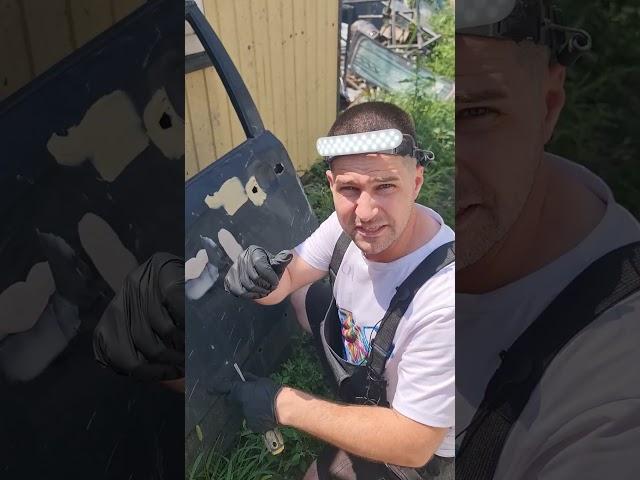 Я нанес эпоксидную шпатлевку на грязную глянцевую дверь, отставил на сутки и пытаюсь оторвать