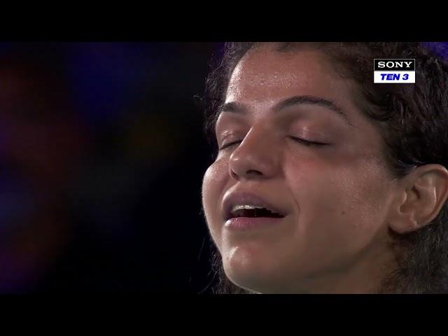 Gold Medalist Sakshi Malik got emotional during the national anthem