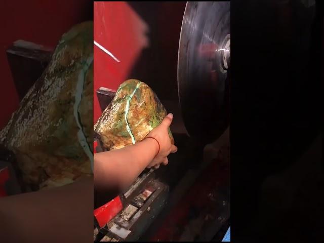 翡翠原石 | 100块钱买的木那不会让你失望，100万买的木那让你从此以后人生巅峰！奇迹木那。#翡翠 #翡翠直播 #翡翠原石