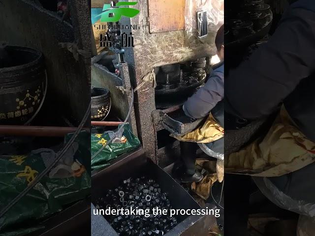 Automated Nut Thread Processing! Efficient Manufacturing of Truck Hub Bolts and Nuts.