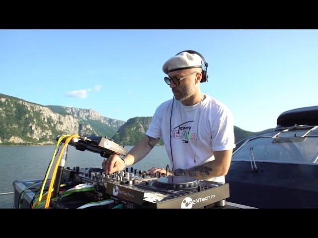 Andrew Dum @ Danube Bay ▷ La Vella Yachting Club [live stream]