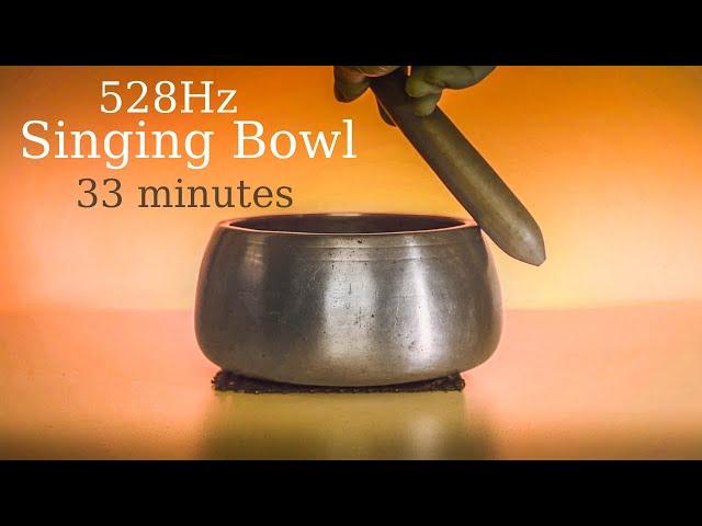 528 Hz Singing bowl sound meditation with an antique Himalayan Mani bowl 33 minutes