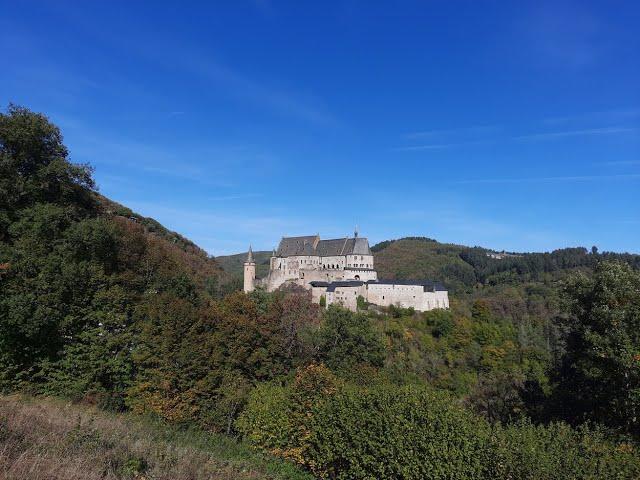 Eine neue Route durch die Eifel nach Vianden, Luxembourg .