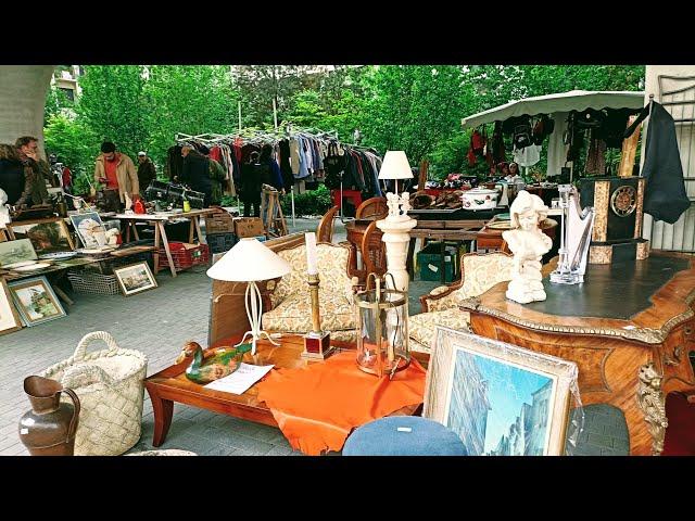 Paris France  | BROCANTE à Paris Antiquités FLEA MARKET | Marché aux puces | Bijoux de fantaisie