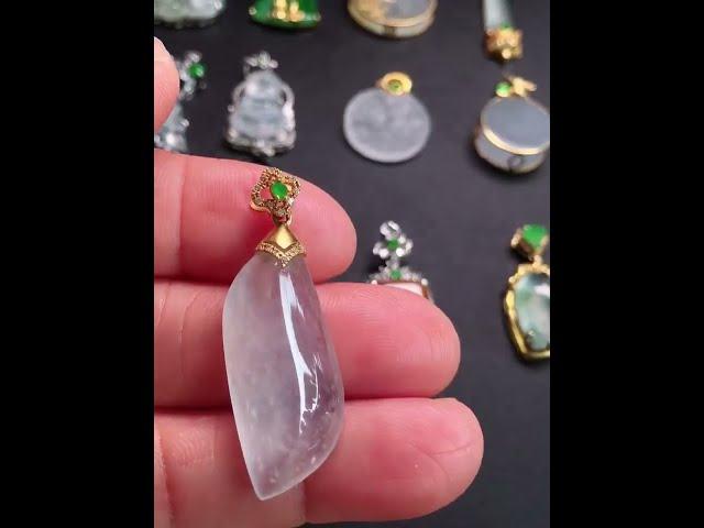 琳琅滿目的翡翠玉飾，看着很是心動哦。今晚八點一起來姐夫家檢大漏吧~#翡翠 #玉飾 #珠寶首飾 #掛件 #吊墜 #shorts