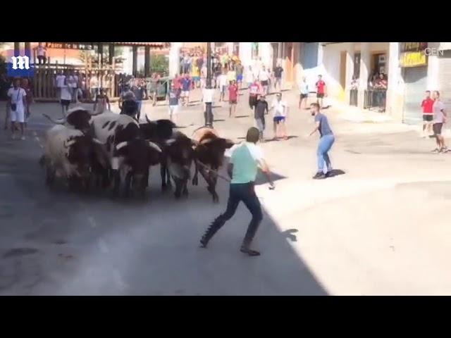 Rampaging bull kicks man running alongside it in Spain