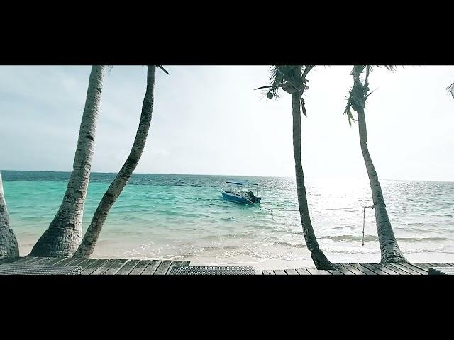 Relaxing waves and the scenic view of Siargao.