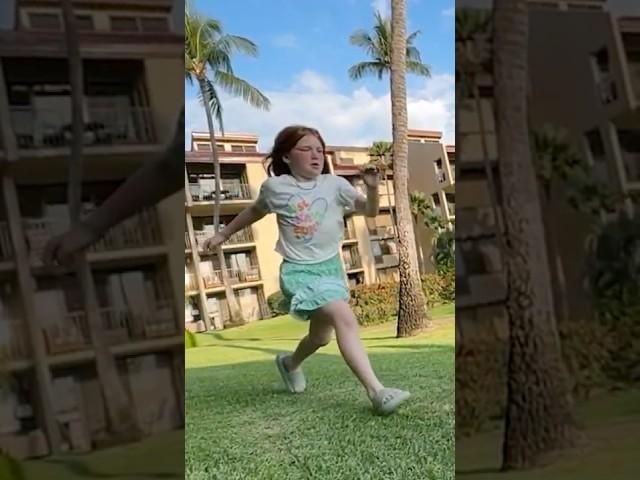 NiKO and ADLEY PARKOUR TRiCKS OFF PALM TREES!! ️ who did it best?? sick jumps on family vacation!
