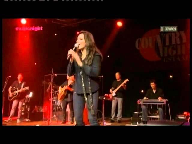 Martina McBride live  -   Pick me up on your way down