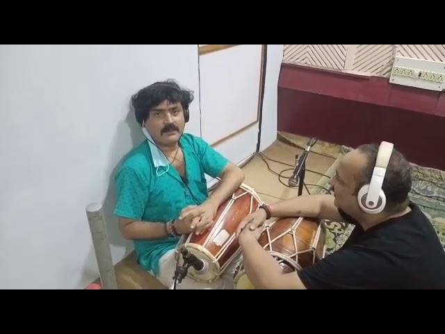 चार ढोलक एक साथ,The mind will be happy to see these four playing together #funnyvideo