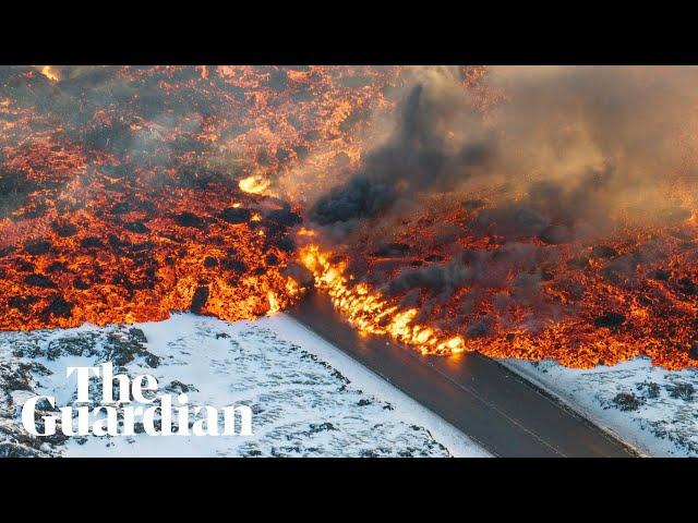 Iceland: lava engulfs road, forcing Blue Lagoon to close