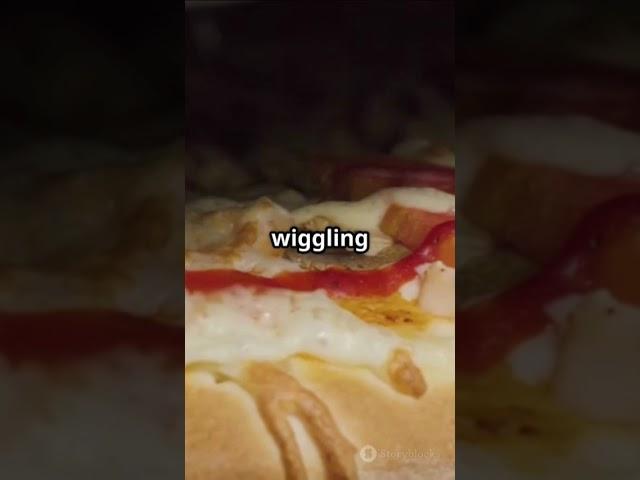 How Microwaves Heat Your Pizza - The Science explained #food #sciencefacts