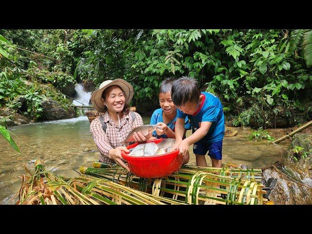 Use bamboo to weave traps to catch fish to sell and preserve in a traditional way