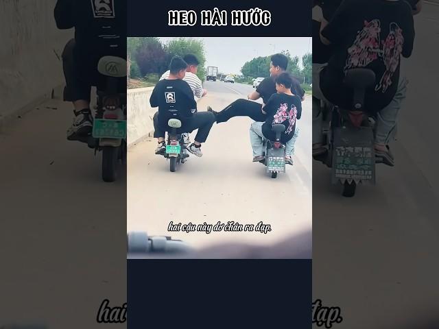 Hai thanh niên ngã xe | HEO HÀI HƯỚC
