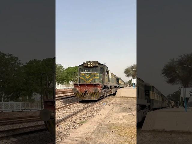 HGMU-30 after 40 years still working  #pakraillive #railtrack #railway #train