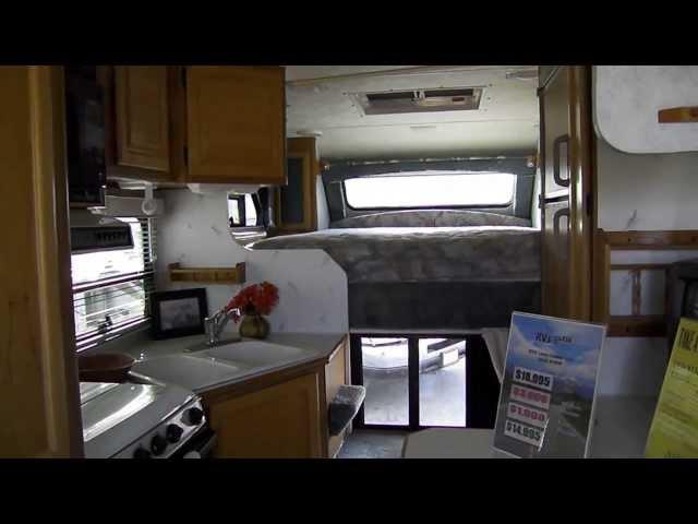 2002 LANCE 1130 TRUCK CAMPER