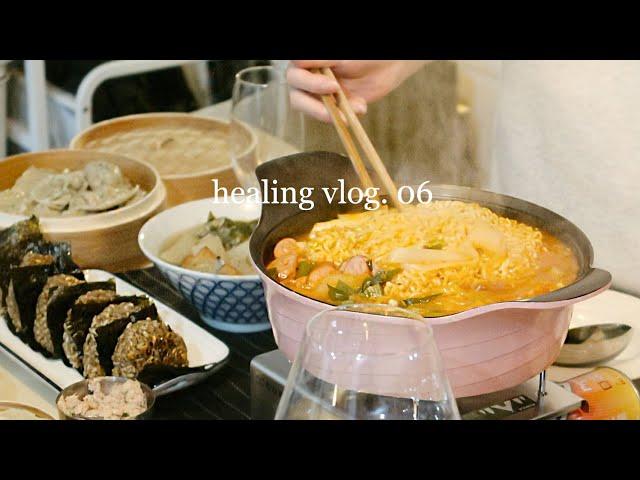 Winter in Korea: Cooking Korean Army Stew + Blueberry Scone, Visit to Aesthetic Cafe | WAKEUP QQ