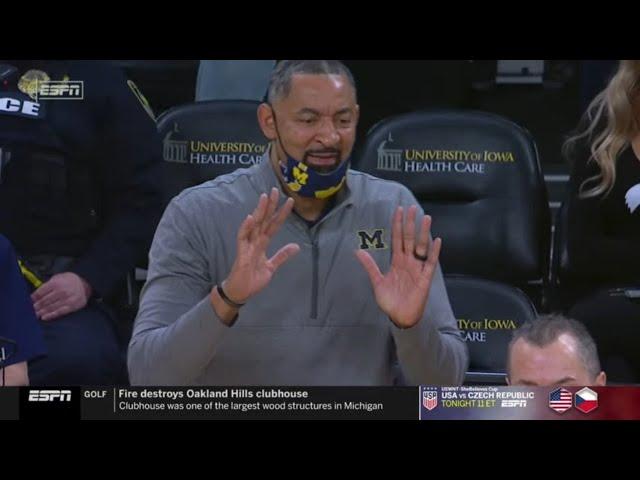 Michigan coach Juwan Howard picks up live ball and gets a technical foul