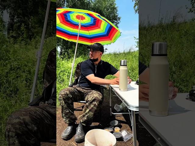 Закон рыбалки , сел кушать жди поклевки . #рыбалка #ржака #законрыбалки