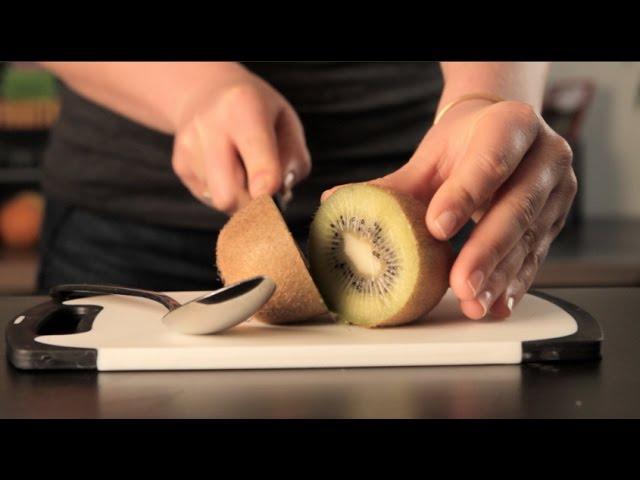 How To Properly Eat a Kiwi in 15 Seconds