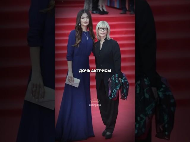 Она — главное достижение Овечкина. Модель Chanel, продюсер и дочь легенды. #история #успех